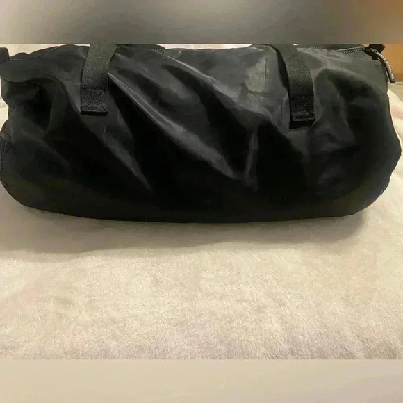 Victorias Secrets Gym Bag with mesh side pockets and straps to carry NWOT - Picture 5 of 12